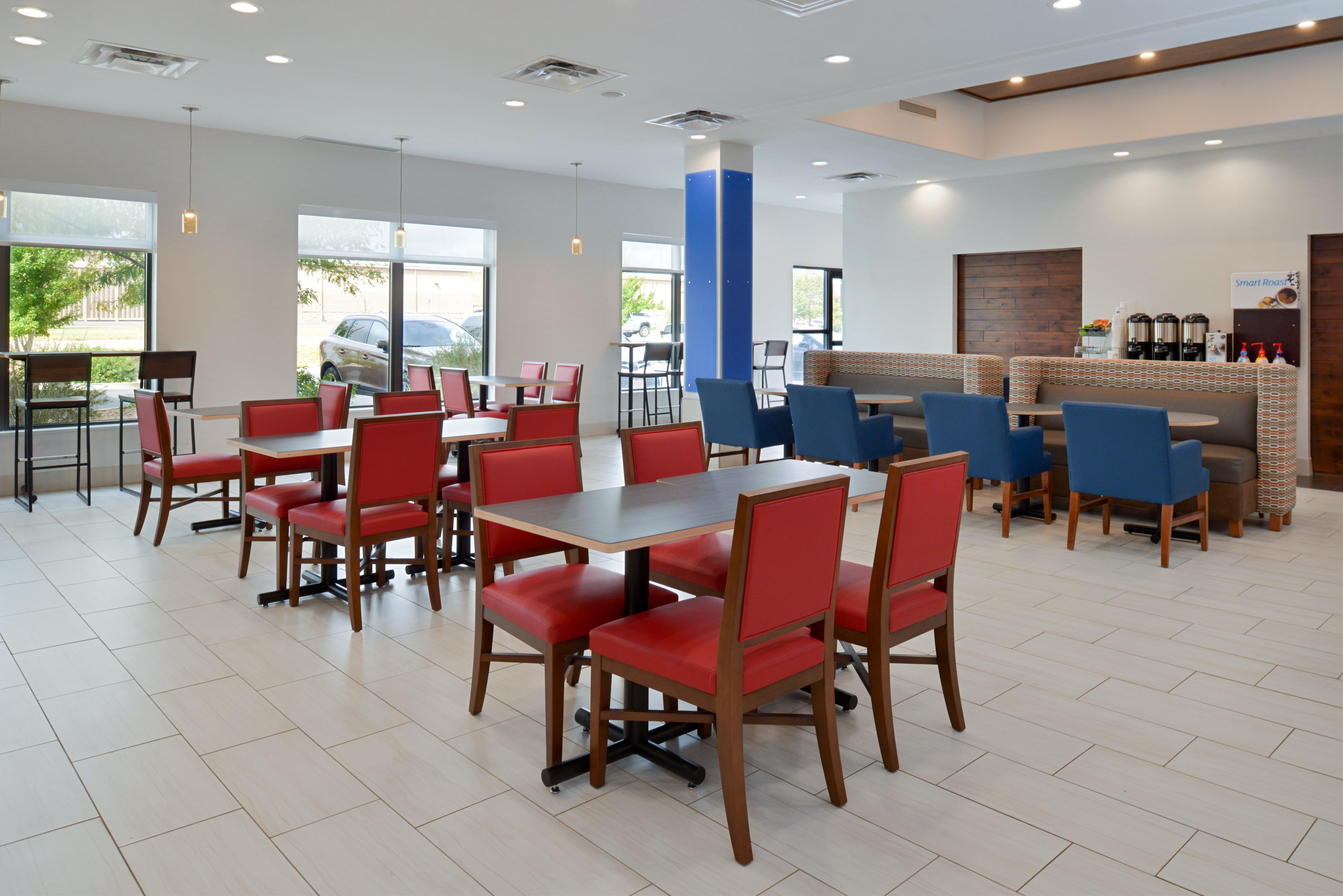 Holiday Inn Express & Suites Pueblo By Ihg Exterior foto