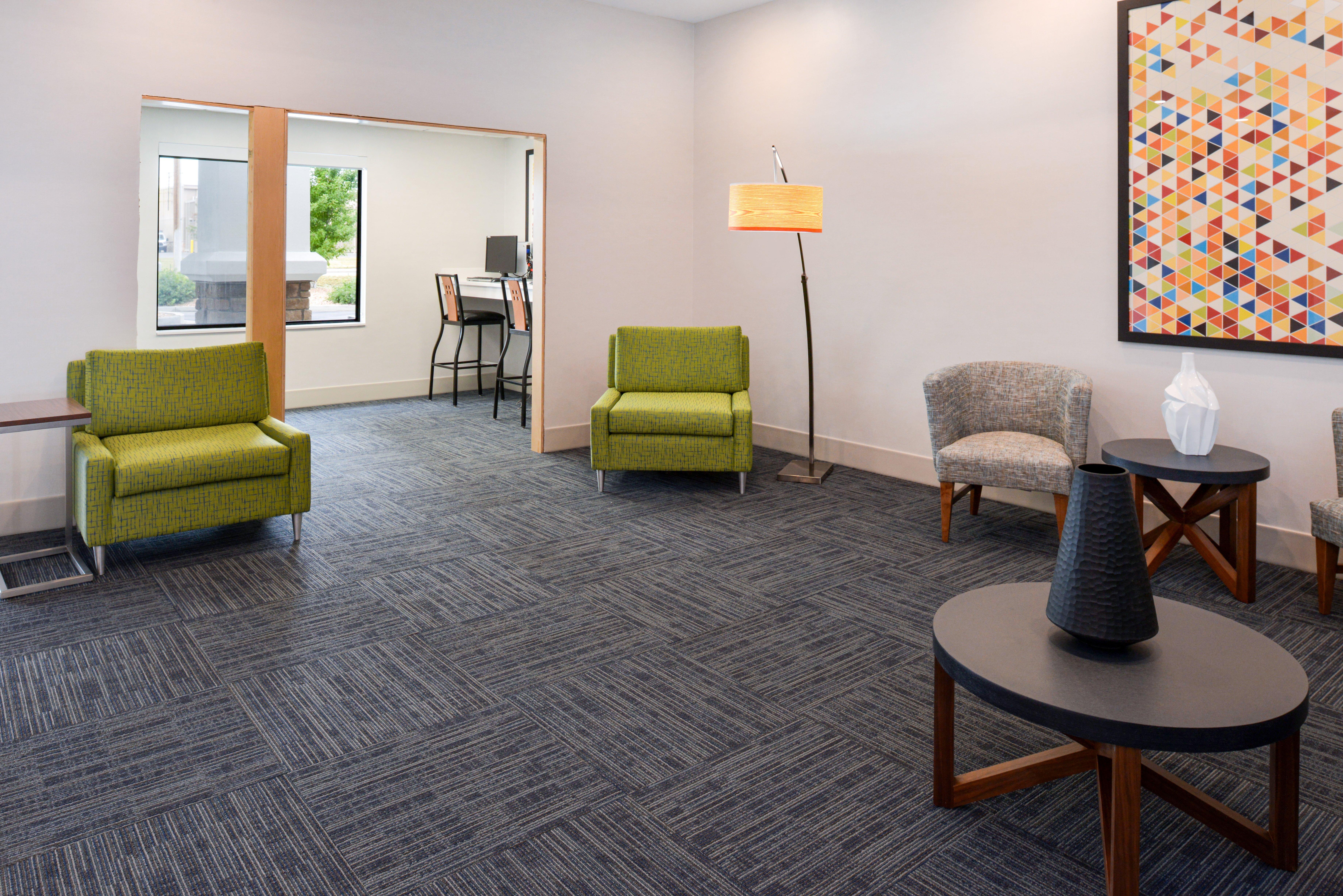 Holiday Inn Express & Suites Pueblo By Ihg Exterior foto