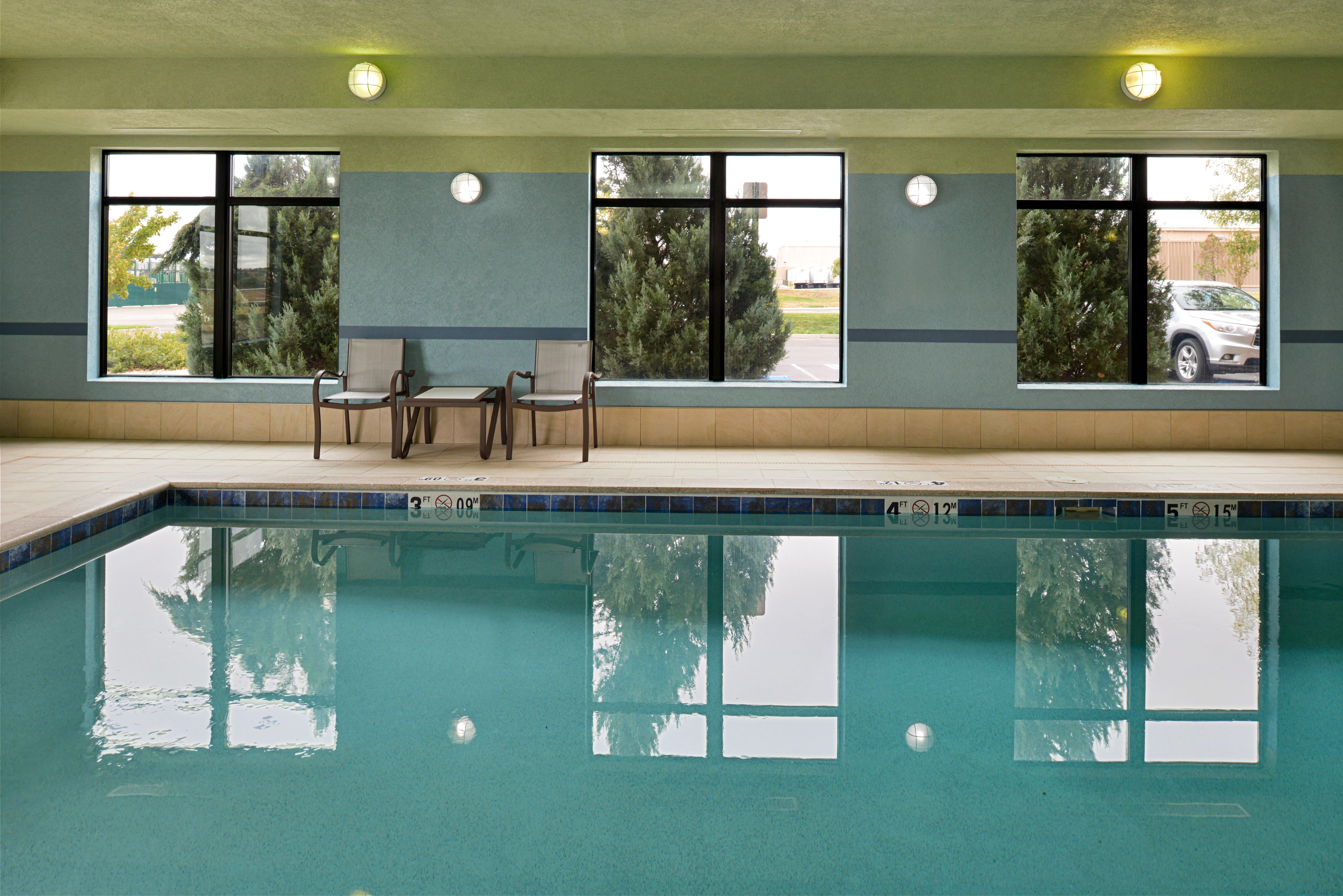 Holiday Inn Express & Suites Pueblo By Ihg Exterior foto