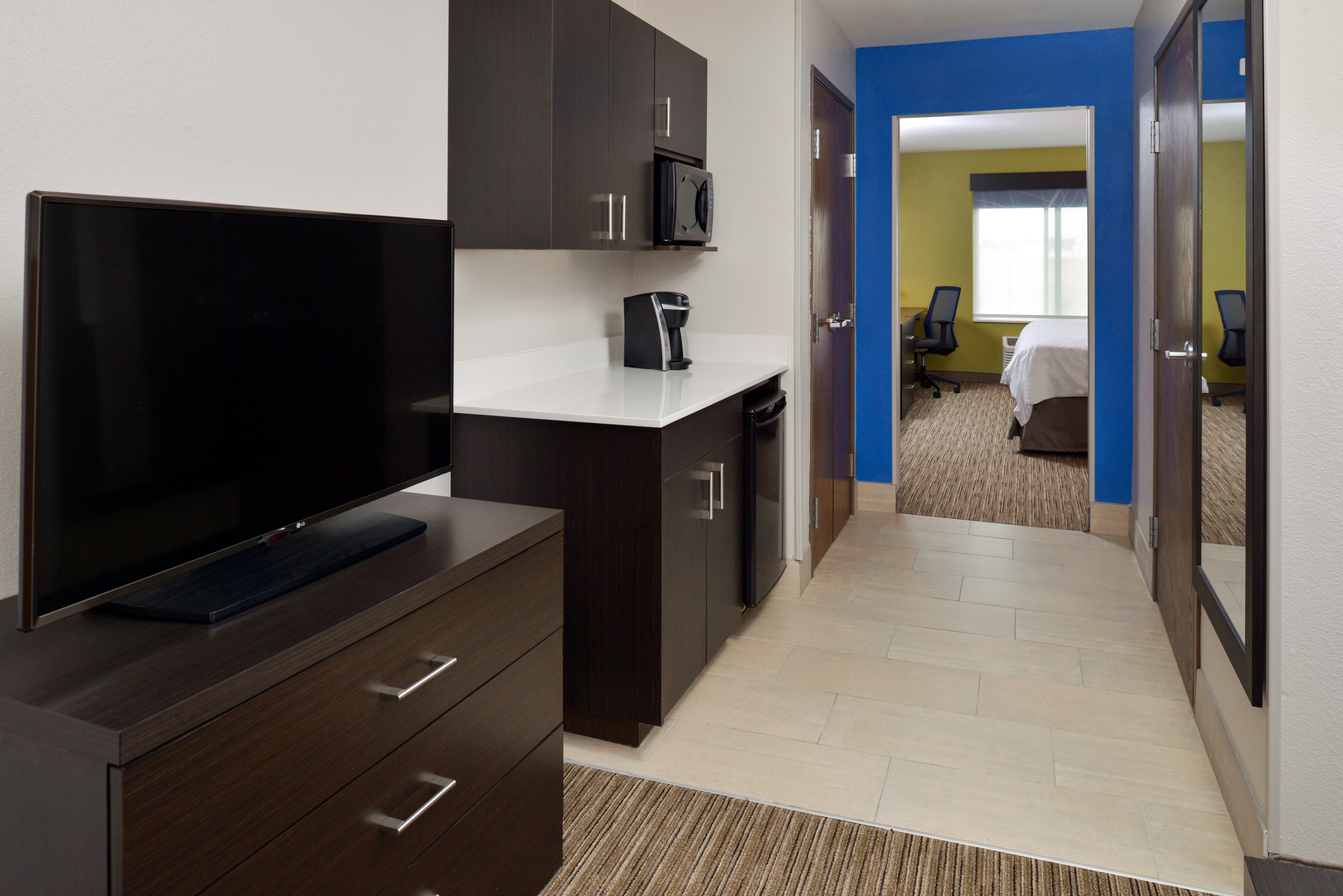 Holiday Inn Express & Suites Pueblo By Ihg Exterior foto