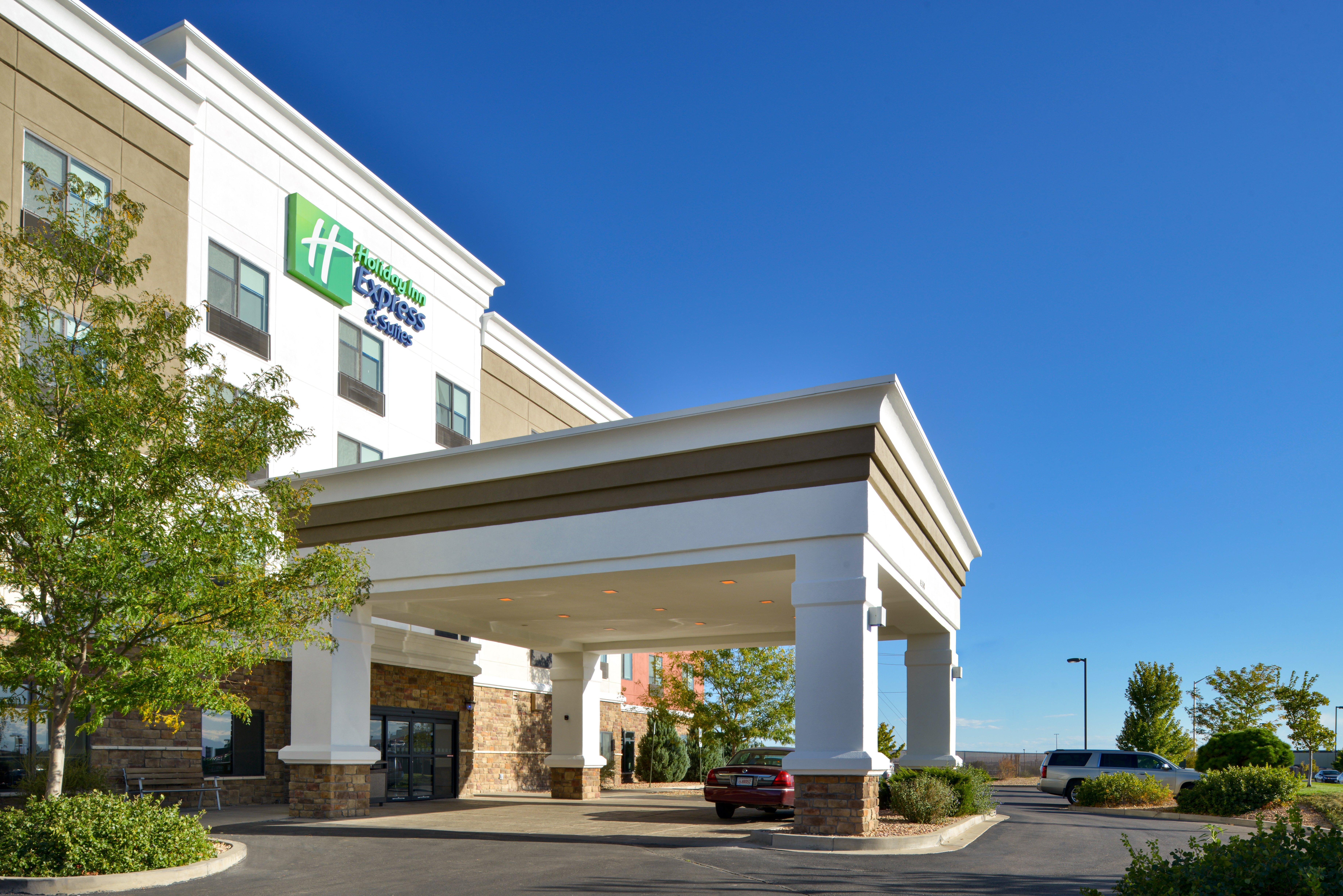 Holiday Inn Express & Suites Pueblo By Ihg Exterior foto