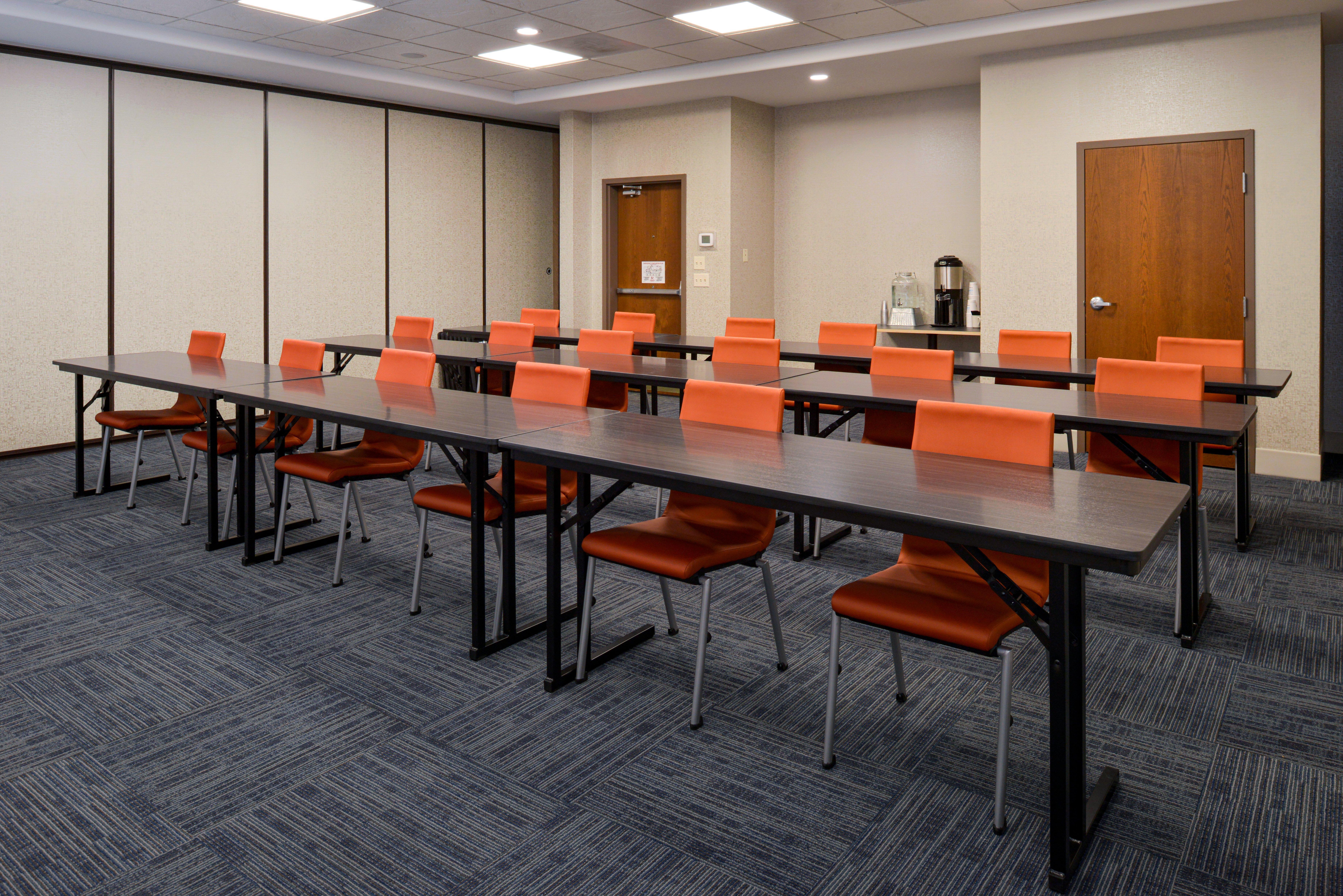 Holiday Inn Express & Suites Pueblo By Ihg Exterior foto