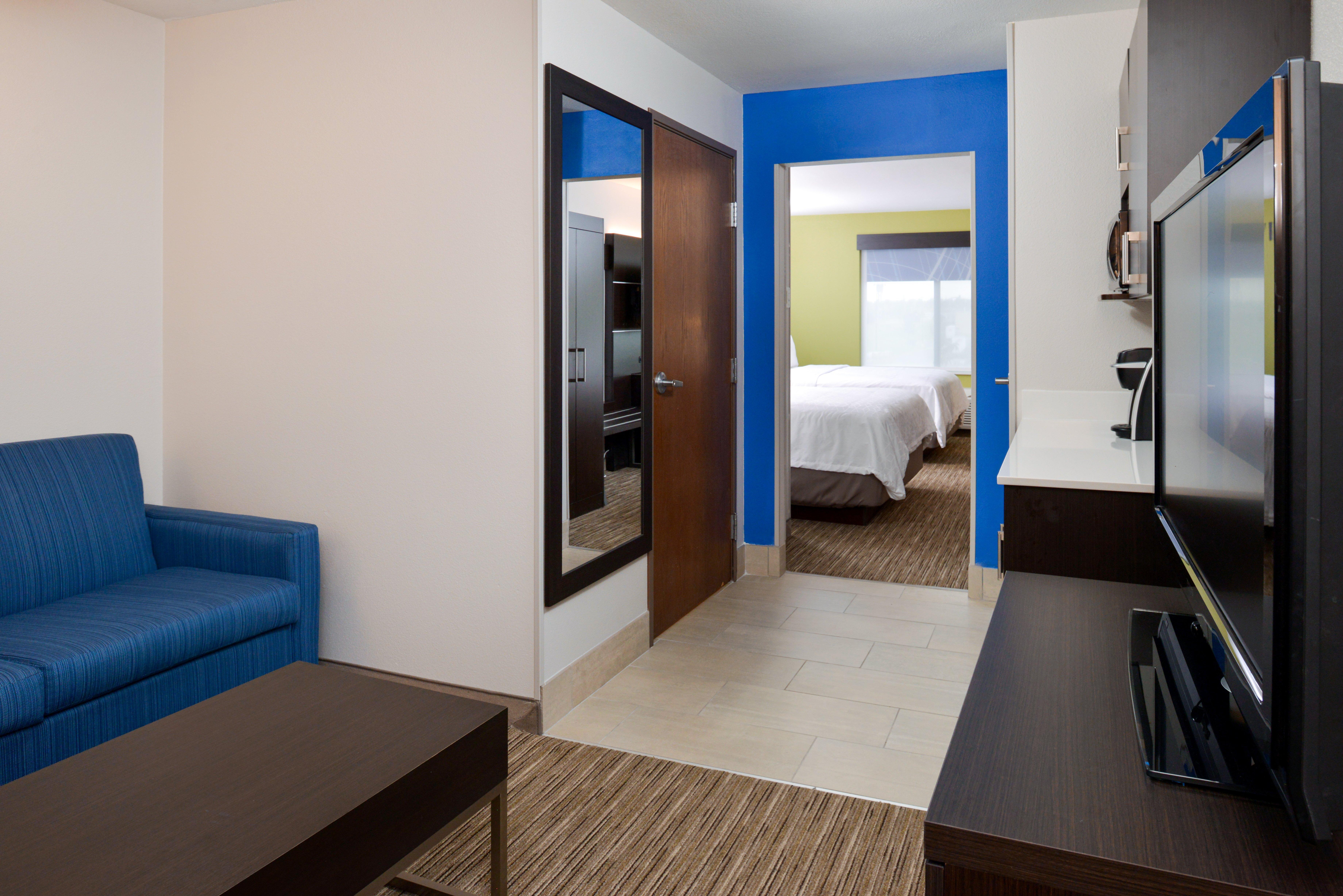 Holiday Inn Express & Suites Pueblo By Ihg Exterior foto