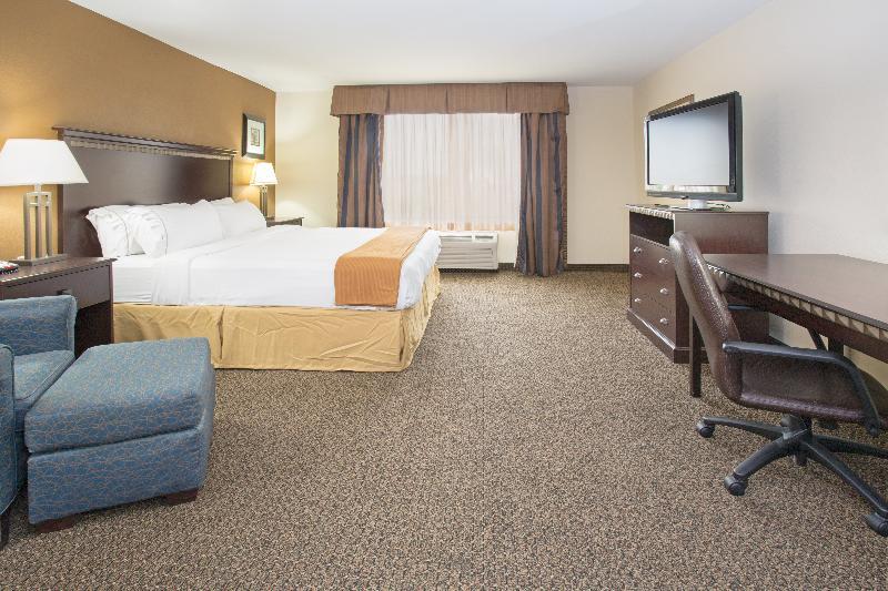 Holiday Inn Express & Suites Pueblo By Ihg Exterior foto