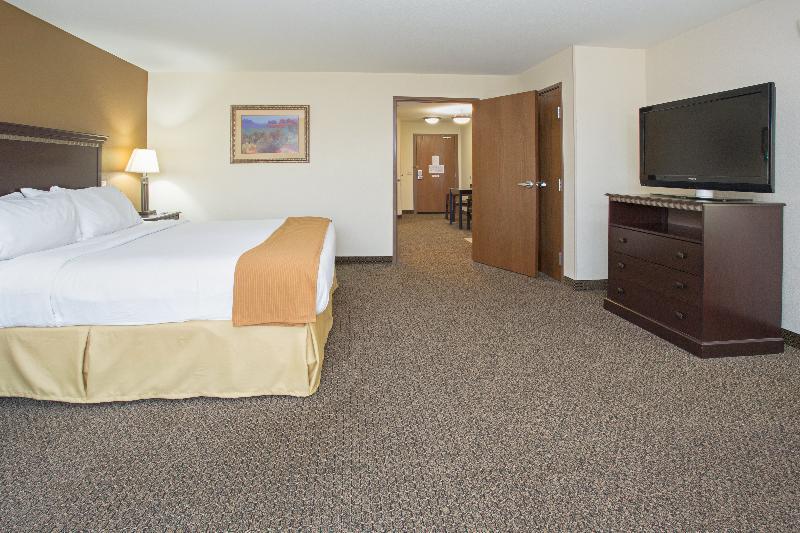 Holiday Inn Express & Suites Pueblo By Ihg Exterior foto
