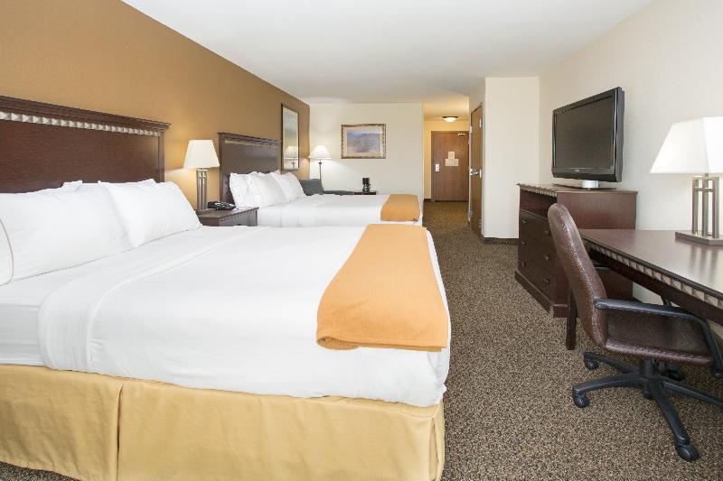 Holiday Inn Express & Suites Pueblo By Ihg Exterior foto