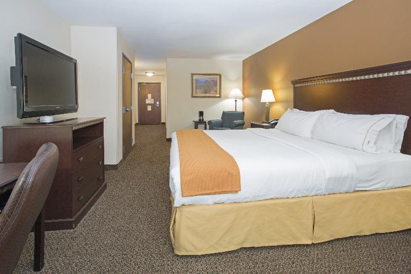 Holiday Inn Express & Suites Pueblo By Ihg Exterior foto